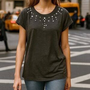 NWOT XHILARATION GRAY SHORT SLEEVE TEE WITH LARGE GEM EMBLESHIMENTS. SIZE L